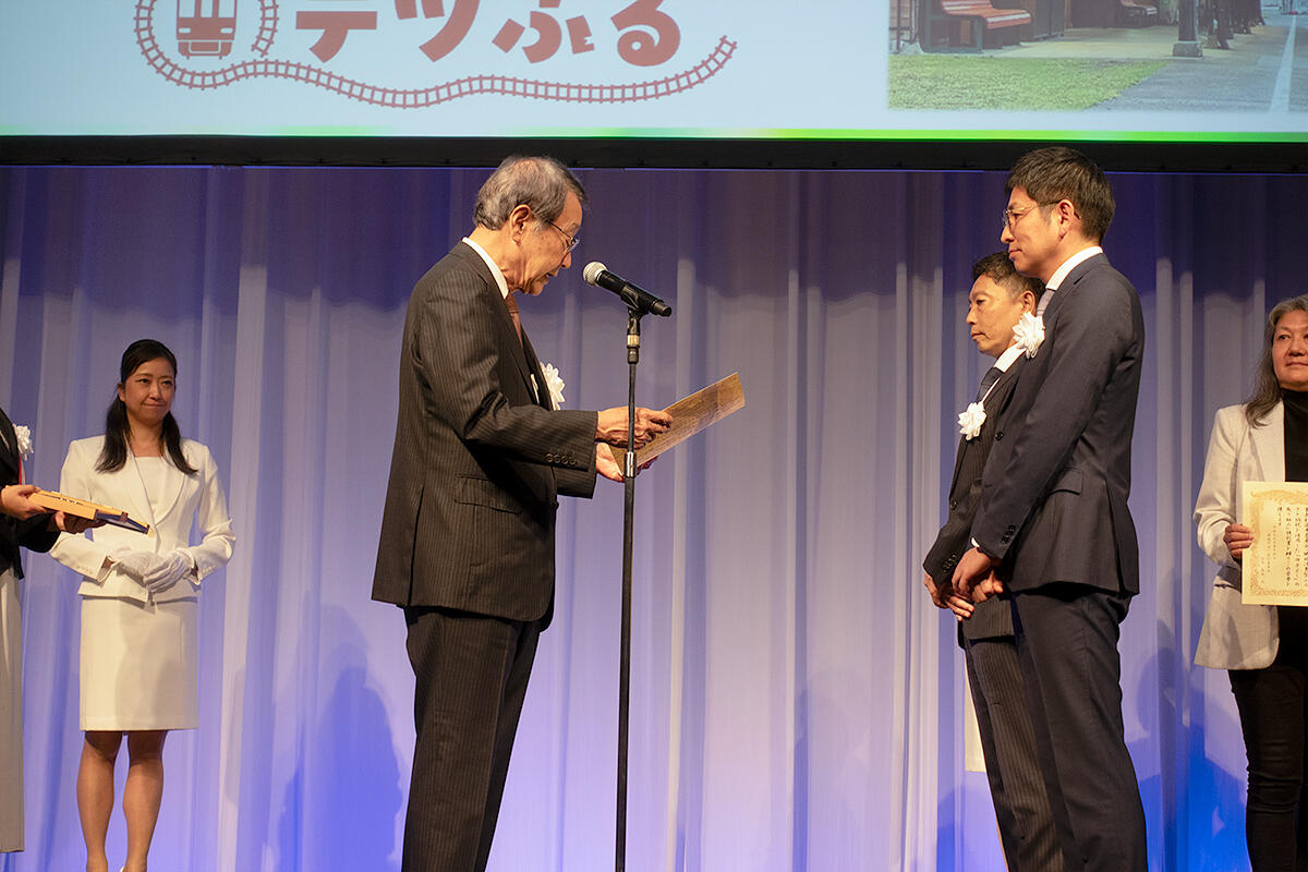 表彰式には、当社代表取締役社長 篠および執行役員 原田が出席